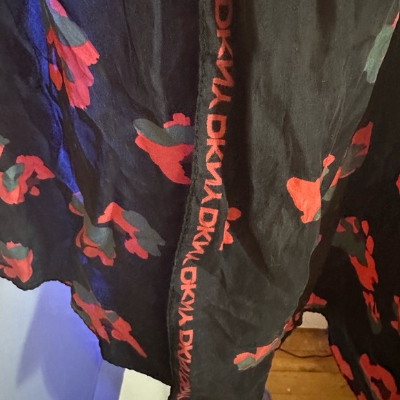 DKNY - Picture 5 of 8